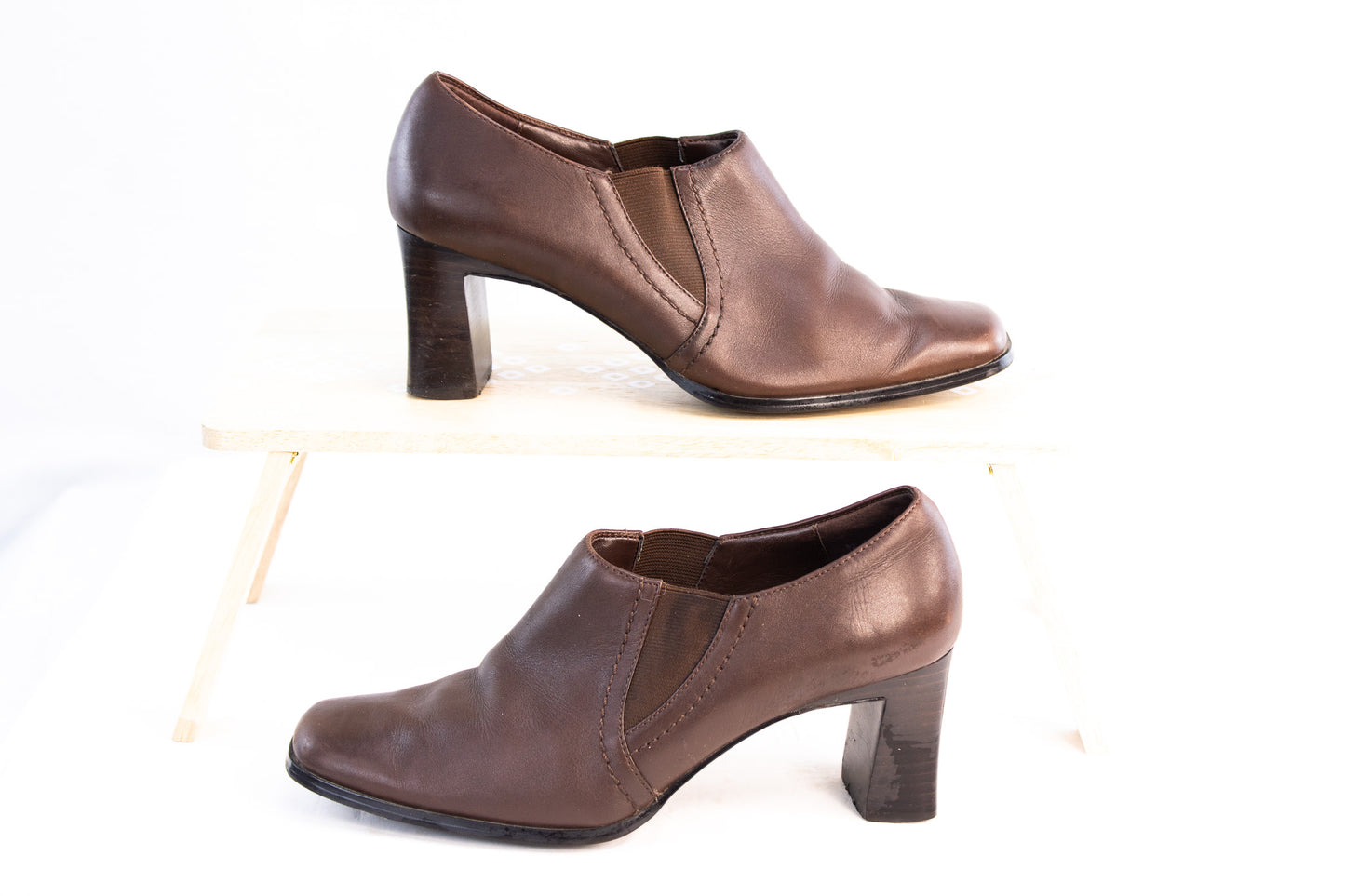 Hillard and Hanson Brown Leather Heeled Loafers Women’s Size 7
