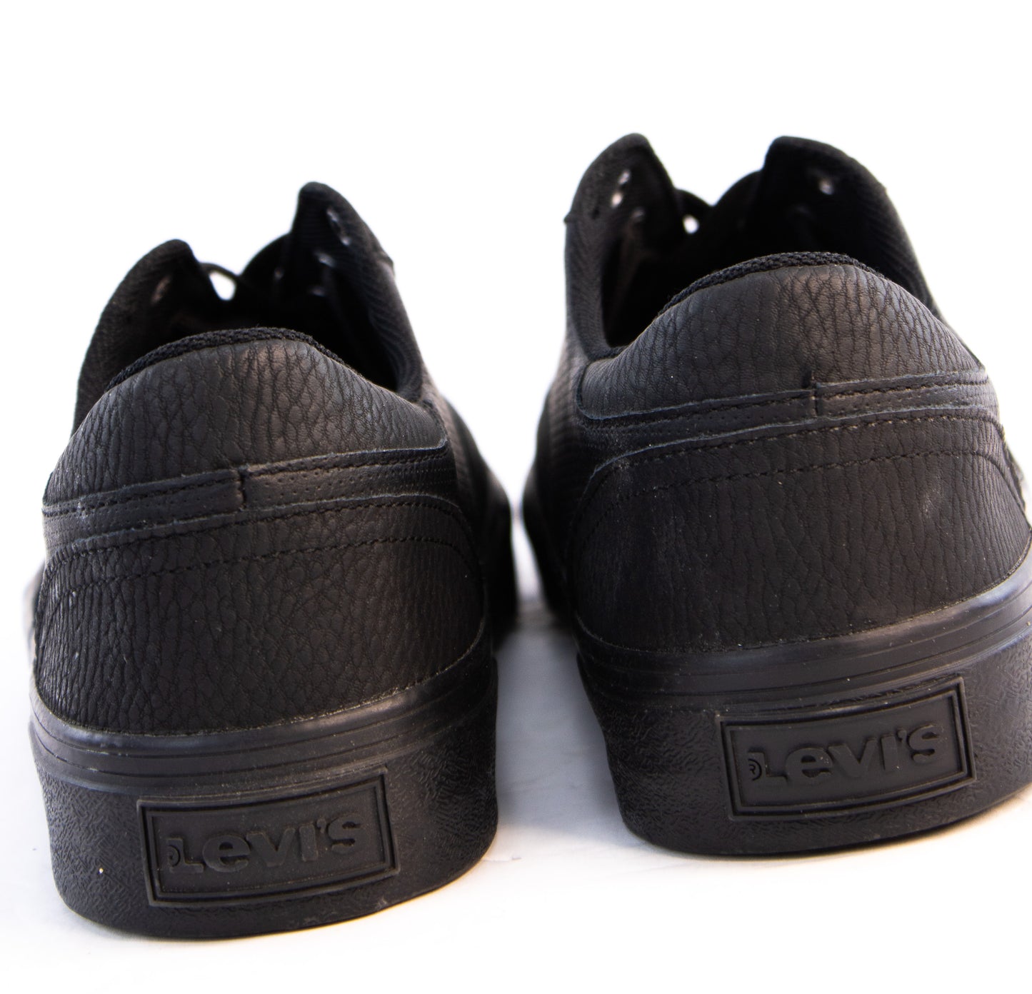 Levi’s Black Low-Top Sneakers | Men’s Size 8 | Classic Casual Skate Shoes