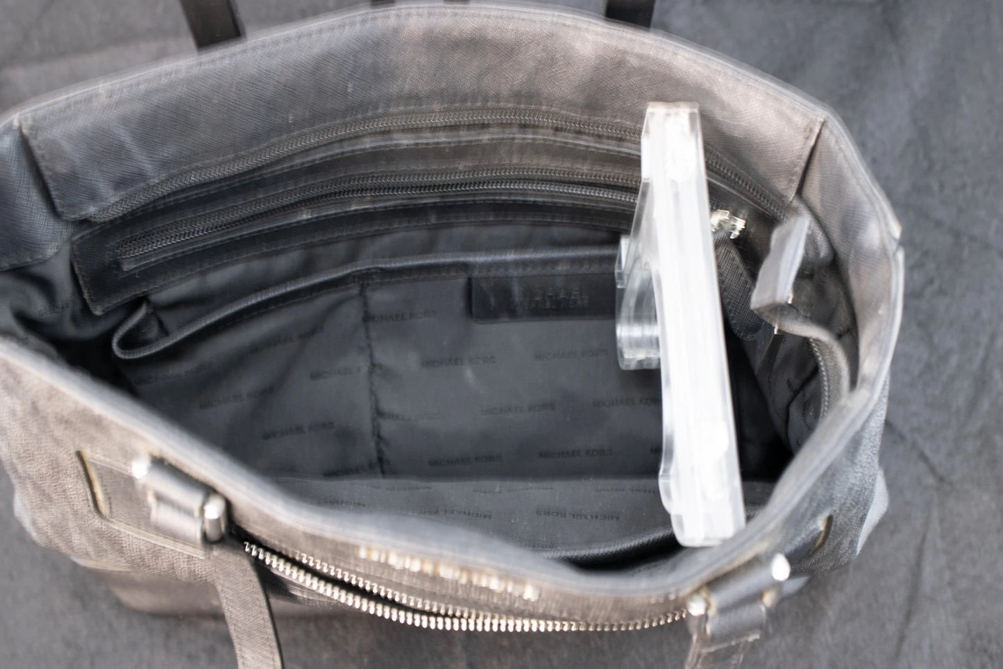 ✨ Michael Kors Jet Set East West Top-Zip Tote – Black MK Signature Canvas