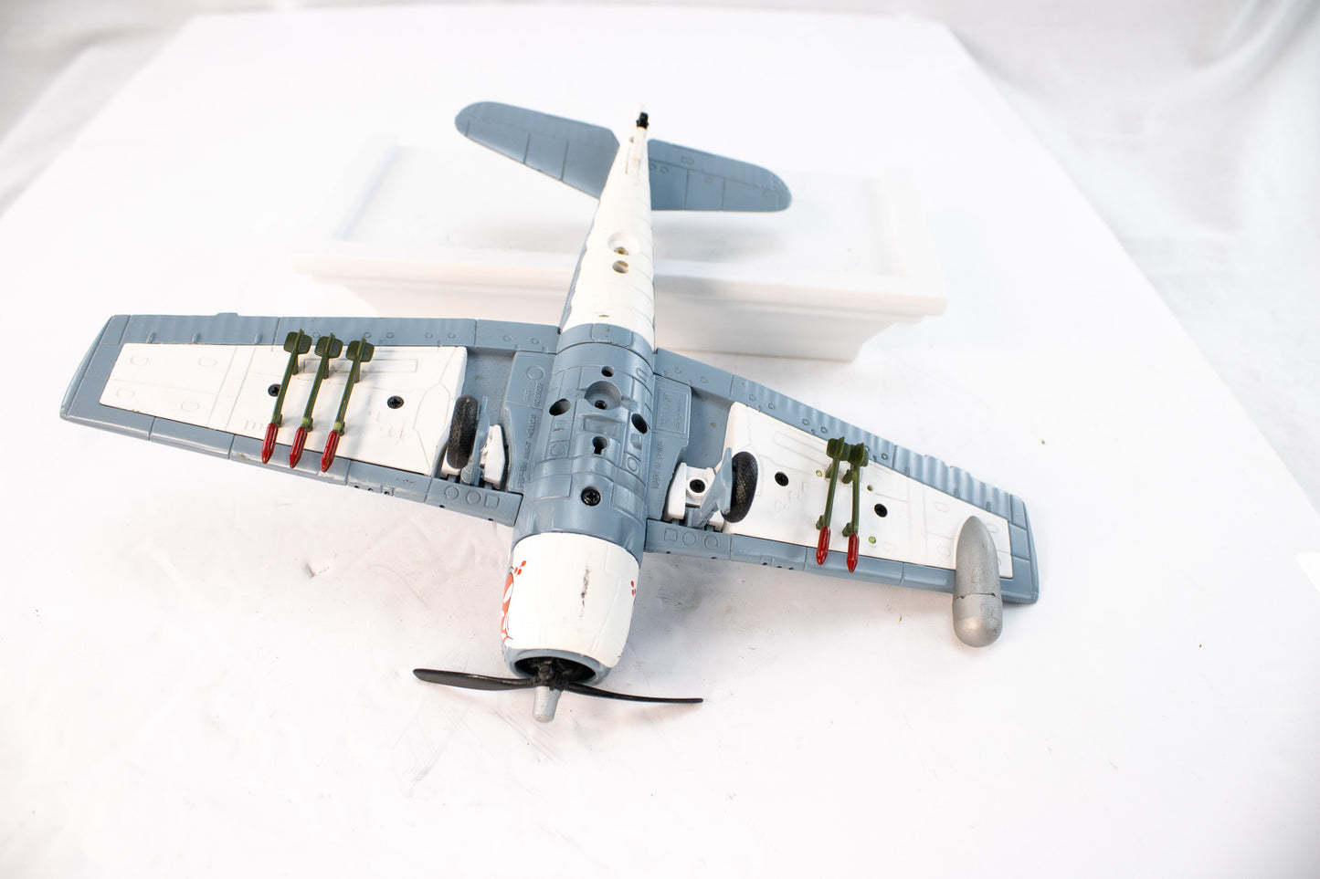 ERTL F6F-5N Hellcat Night Fighter WWII U.S. Navy Aircraft Display Model