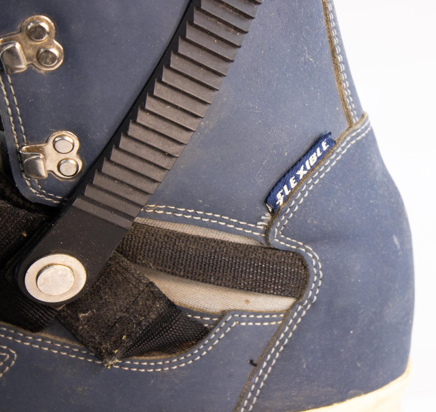 Vintage Flexible Valencia Snowboard Boots | Blue Retro Snow Gear | US 8 EU 40