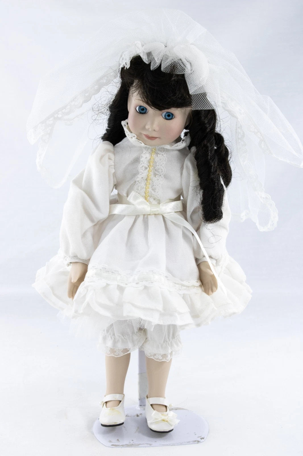 Vintage Porcelain Bride Doll with White Dress & Veil – F&D 16"