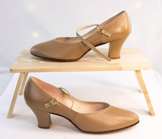 Capezio Tan Leather Character Heels – Mary Jane Dance Shoes – Women’s 10