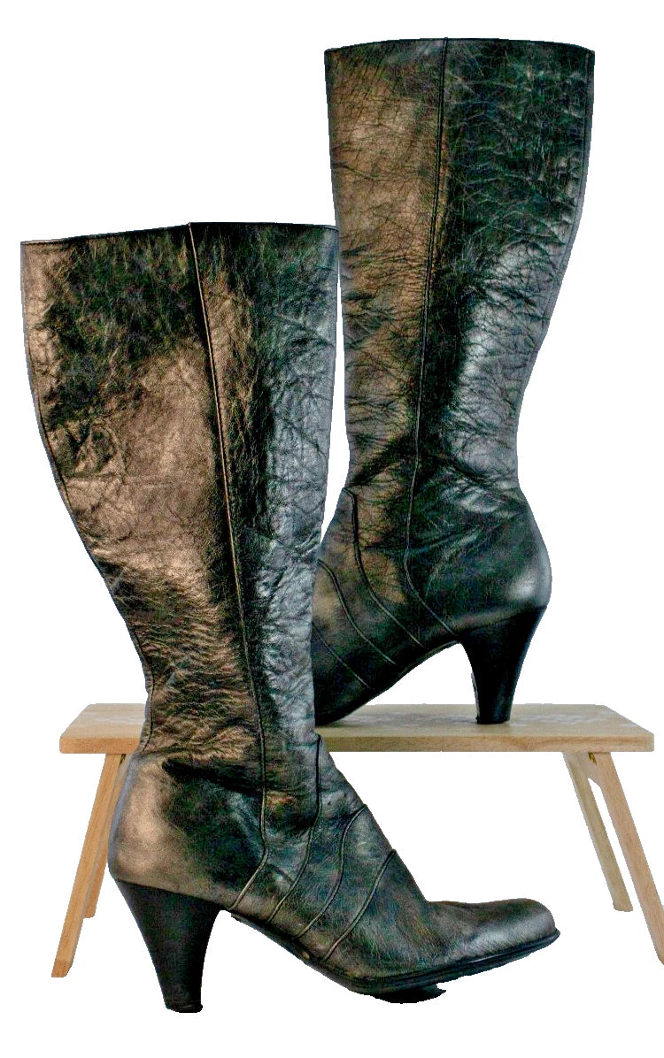 🔥 "BORN" Brand Black Leather Tall Boots – Sleek Heels (Size US 8.5 )