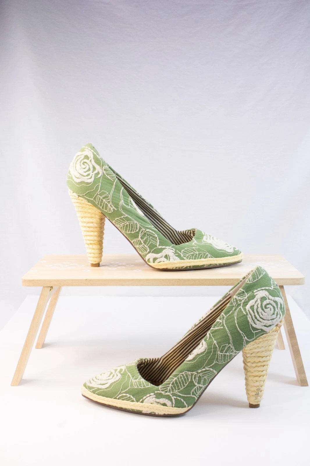 💚 Naughty Monkey Green Floral Embroidered Heels – Size 7.5 – Retro Resort Chic
