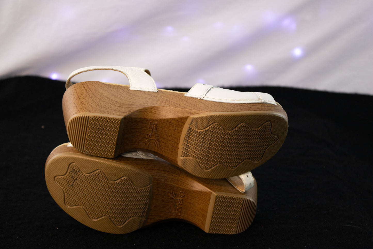 Dansko Sissy White Crinkle Patent Sandals EU 36 US 5.5–6 Wood Sole
