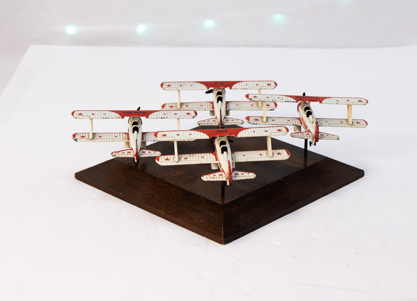 Vintage Gearbox Airco DH4 WWI Biplane Model Set with 4-Plane Display Stand