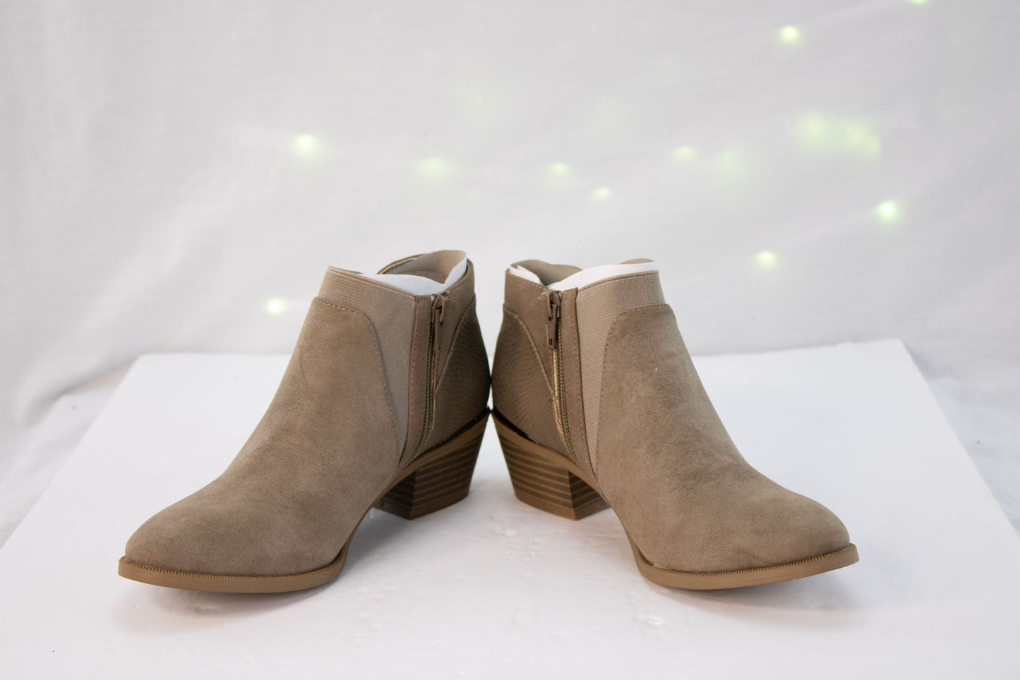Simply Vera Vera Wang “Skylark” Sand Ankle Booties – Women’s 6.5