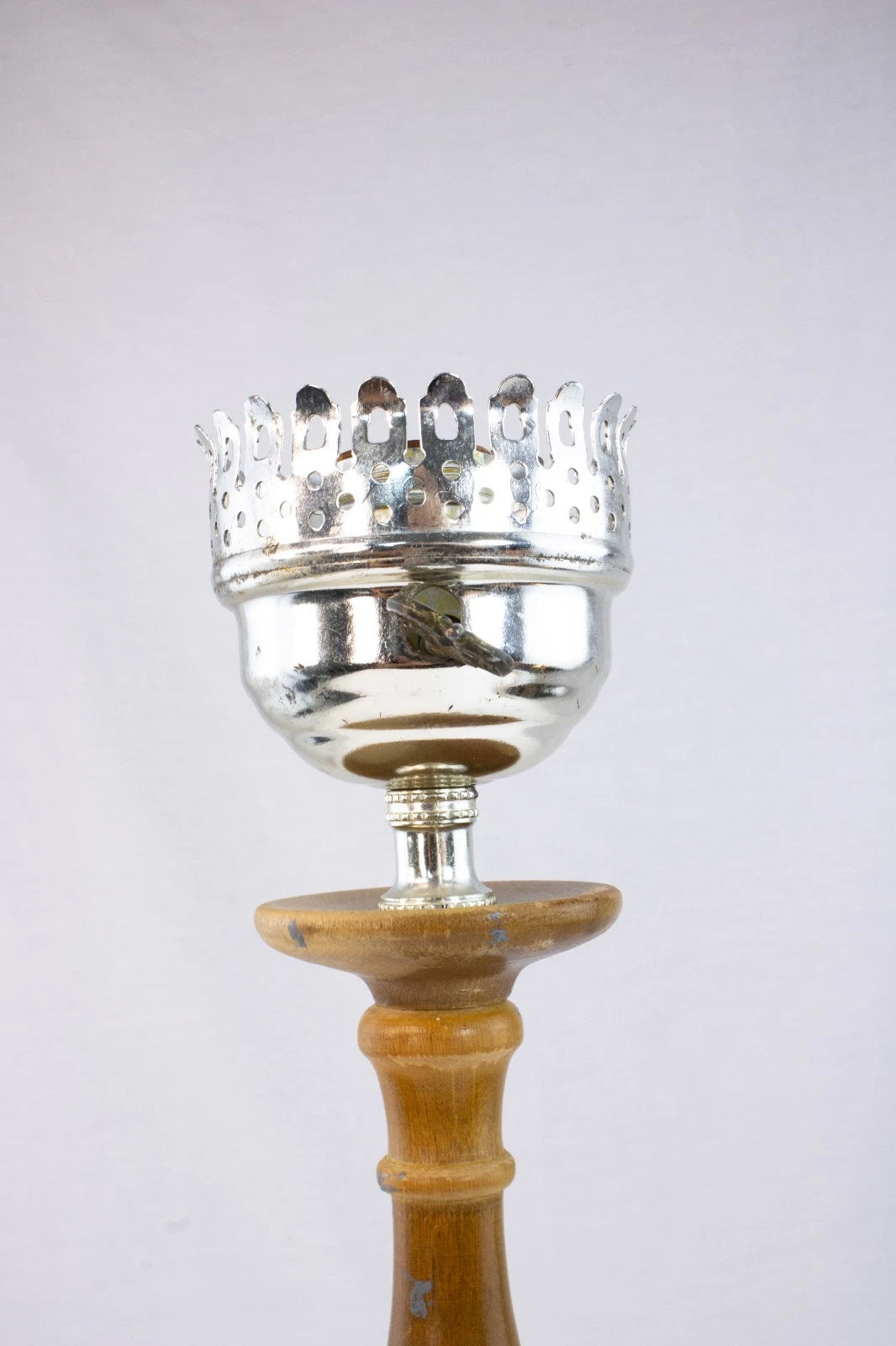 Vintage Mid-Century Electric Table Lamp Base – Brass & Wood Oil-Style Design