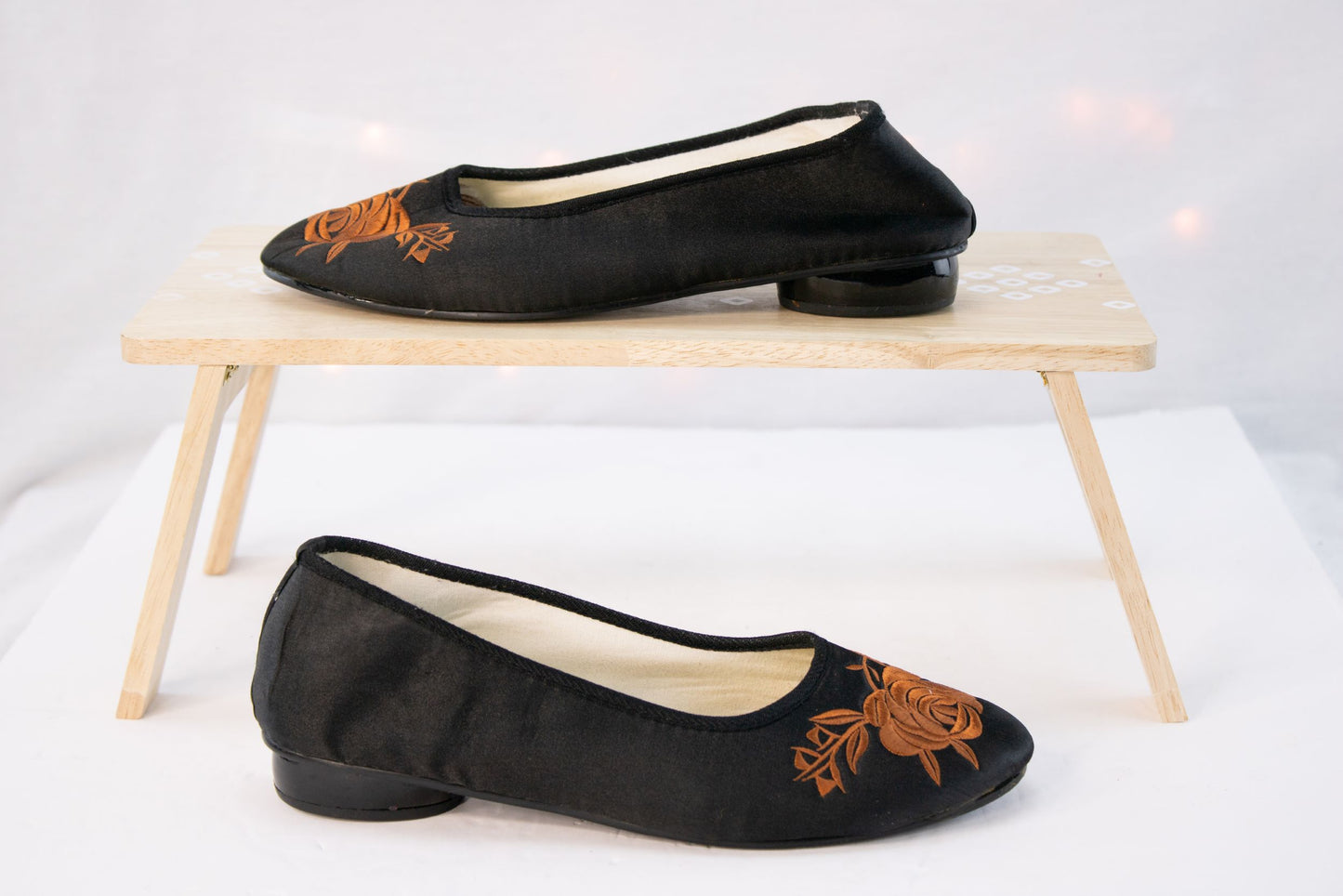 Da Mei Hua Chinese Embroidered Flats Womens 7 - 7.5 / EU38 / Black Floral