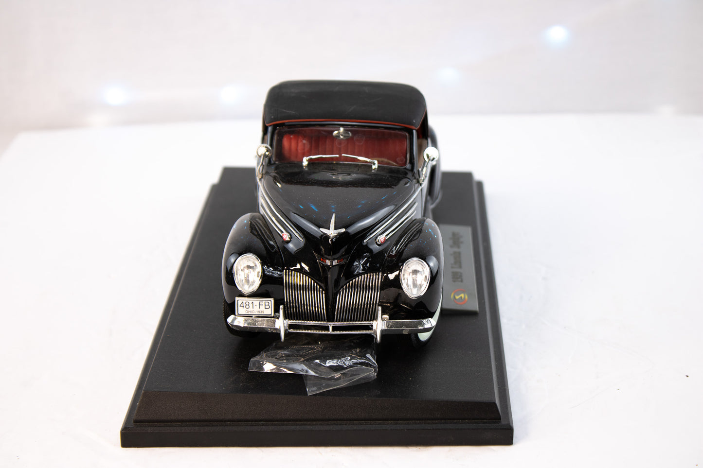 1939 Lincoln Zephyr Convertible Diecast Model – 1:18 Scale – Signature Models