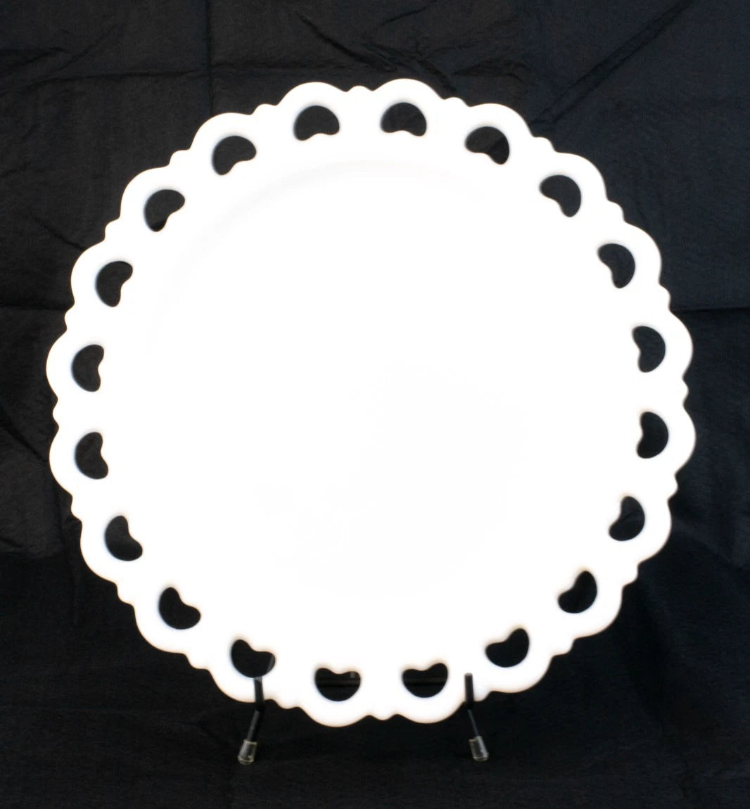 ✨ VINTAGE MILK GLASS HEART LACE SERVING PLATE — PRISTINE CONDITION, c.1950s ✨
