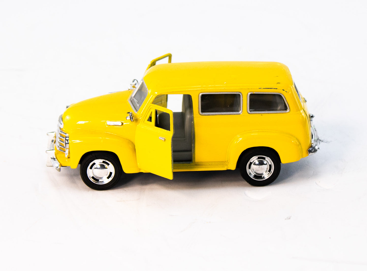 Vintage Yellow Diecast Vehicle Set – Mobil Oil Truck + Wagon (2-Piece)