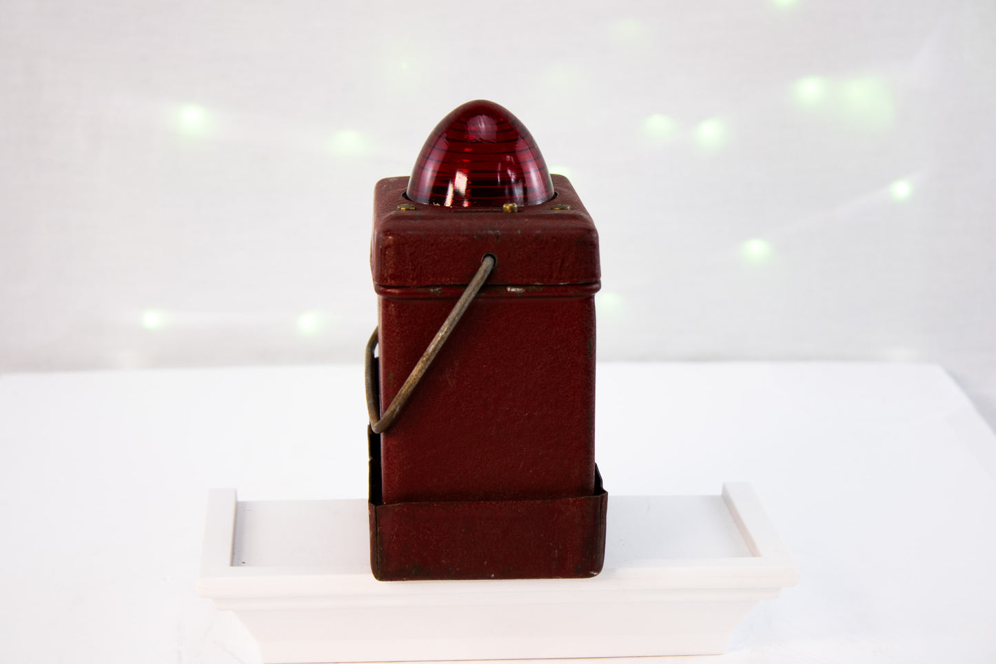 Vintage Red Industrial Warning Light – Metal Signal Beacon with Glass Lens Description