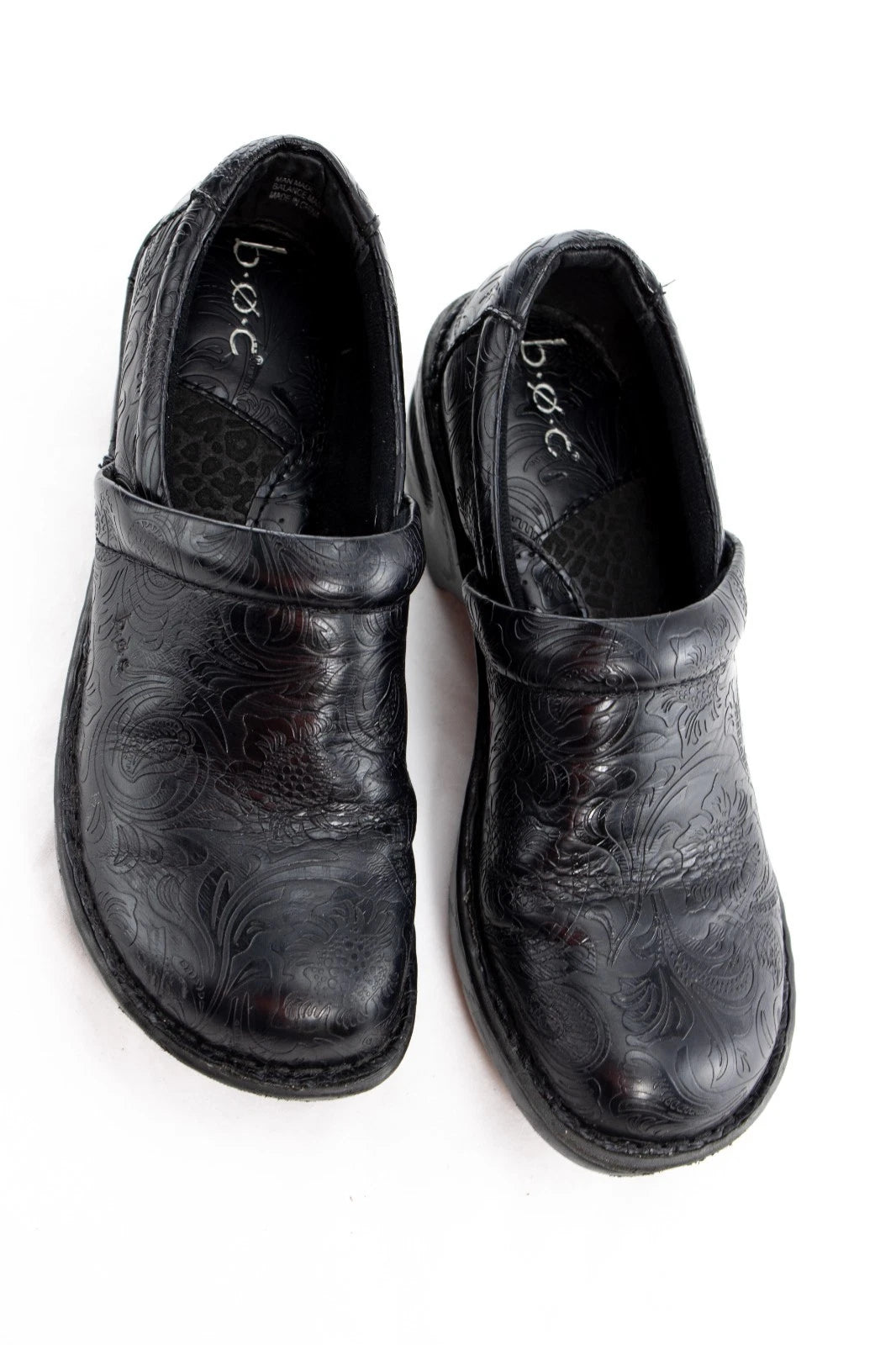 B.O.C. Tooled Black Leather Look Clogs – Women’s 9M Slip-On Comfort Work Shoes
