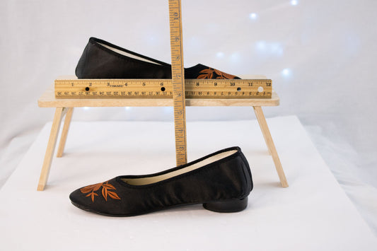 Da Mei Hua Chinese Embroidered Flats Womens 7 - 7.5 / EU38 / Black Floral