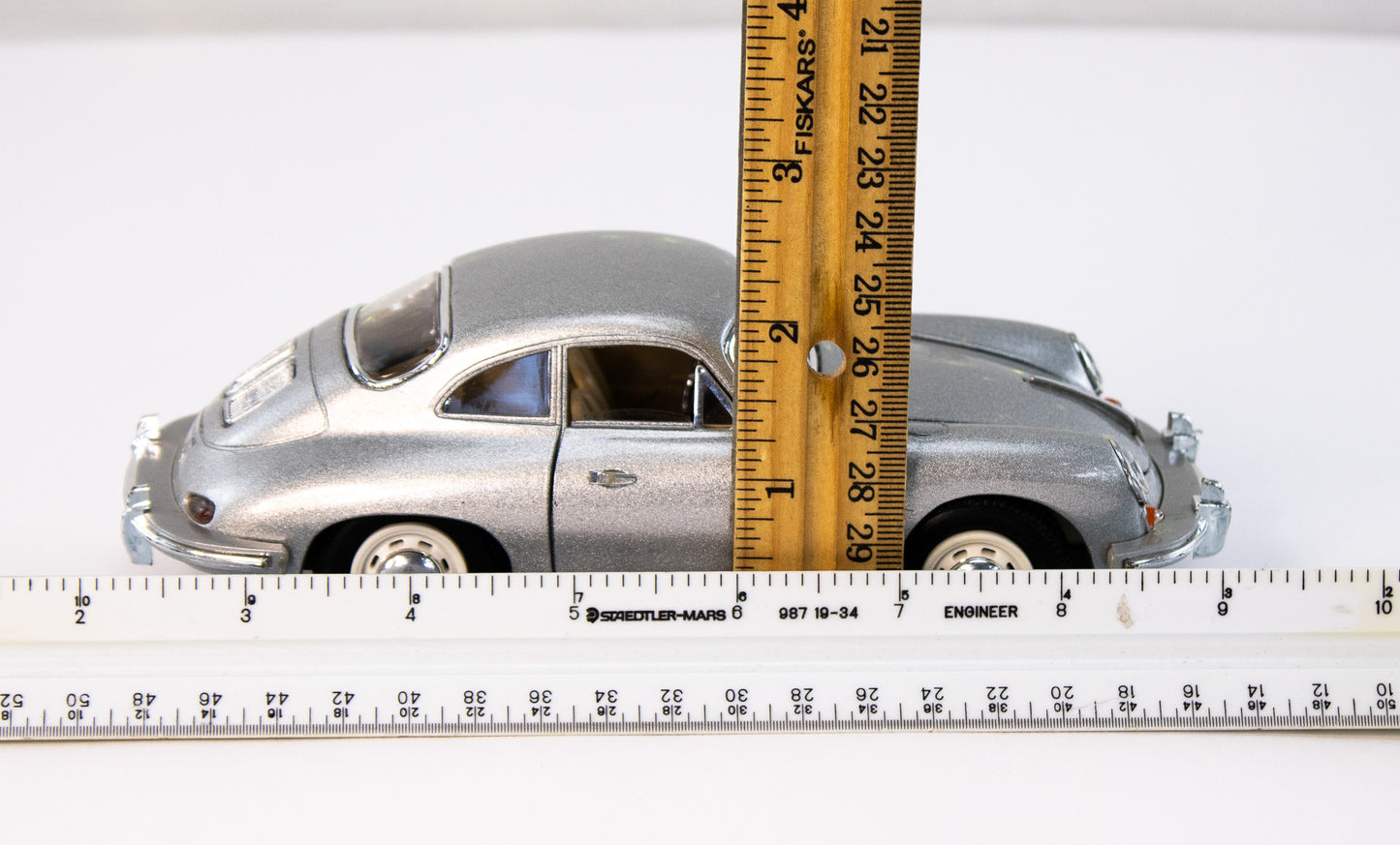 Porsche 356 B Coupe Die-Cast Model Car – 1:24 Scale, Silver