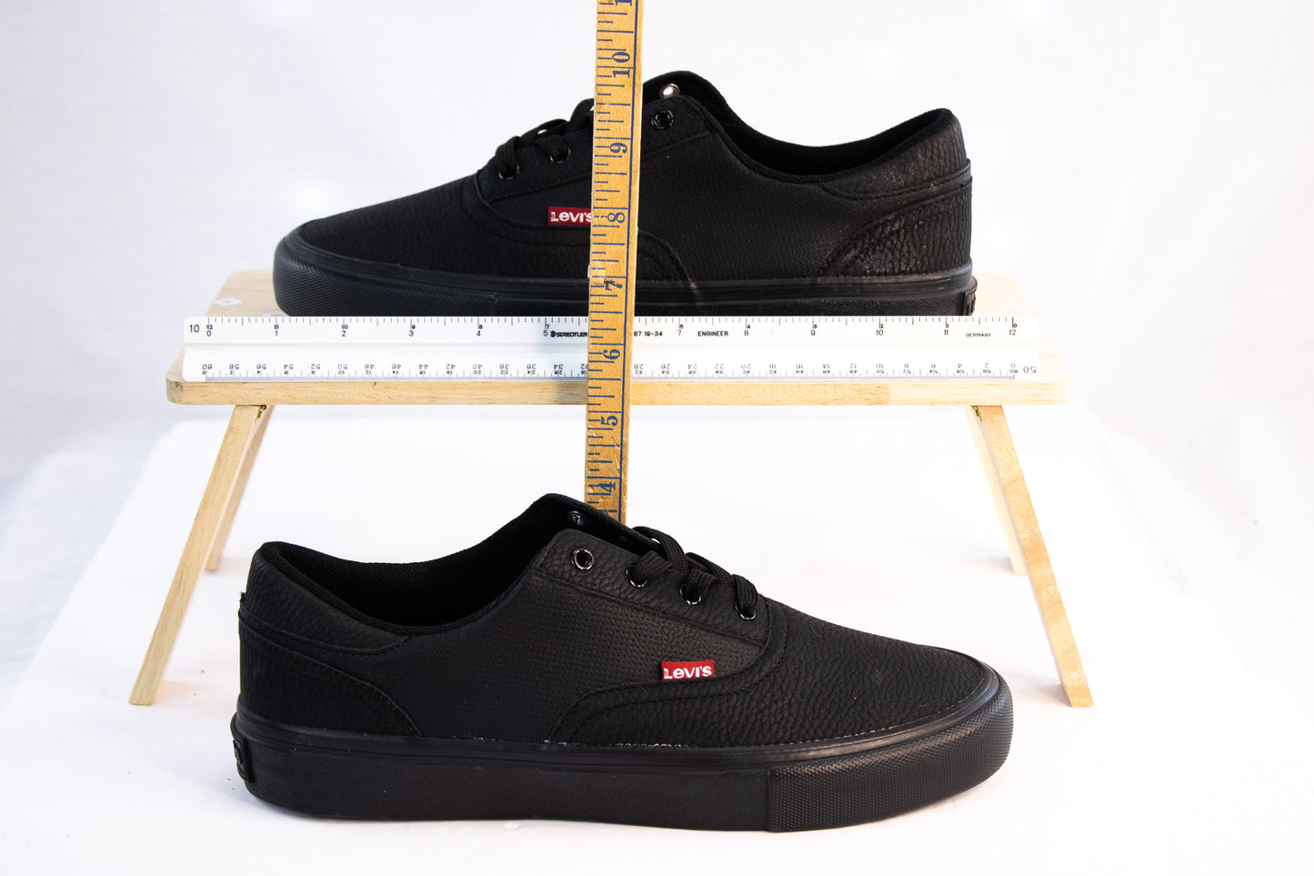 Levi’s Black Low-Top Sneakers | Men’s Size 8 | Classic Casual Skate Shoes