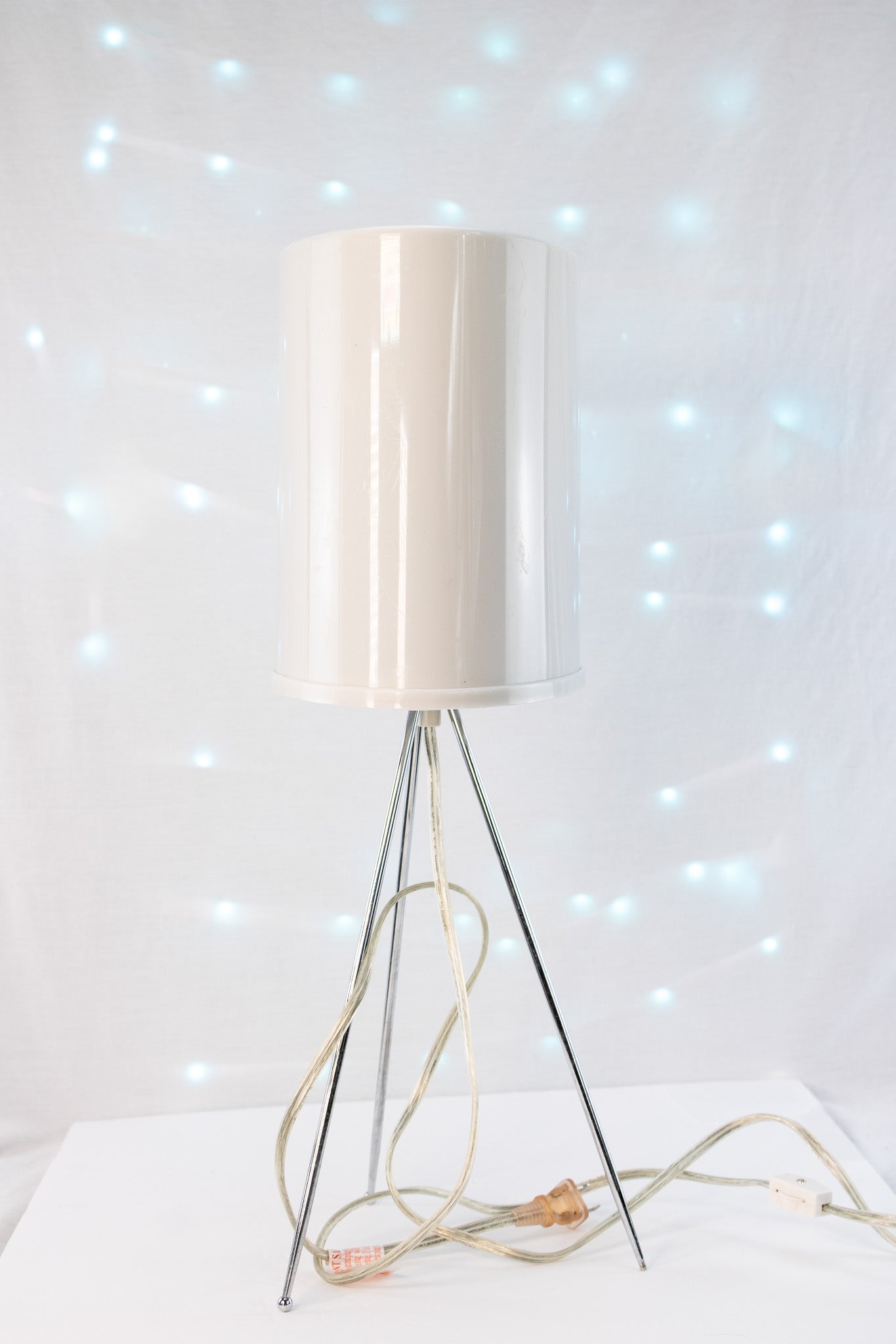 Modern Tripod Table Lamp with White Drum Shade – Chrome Accent Lighting