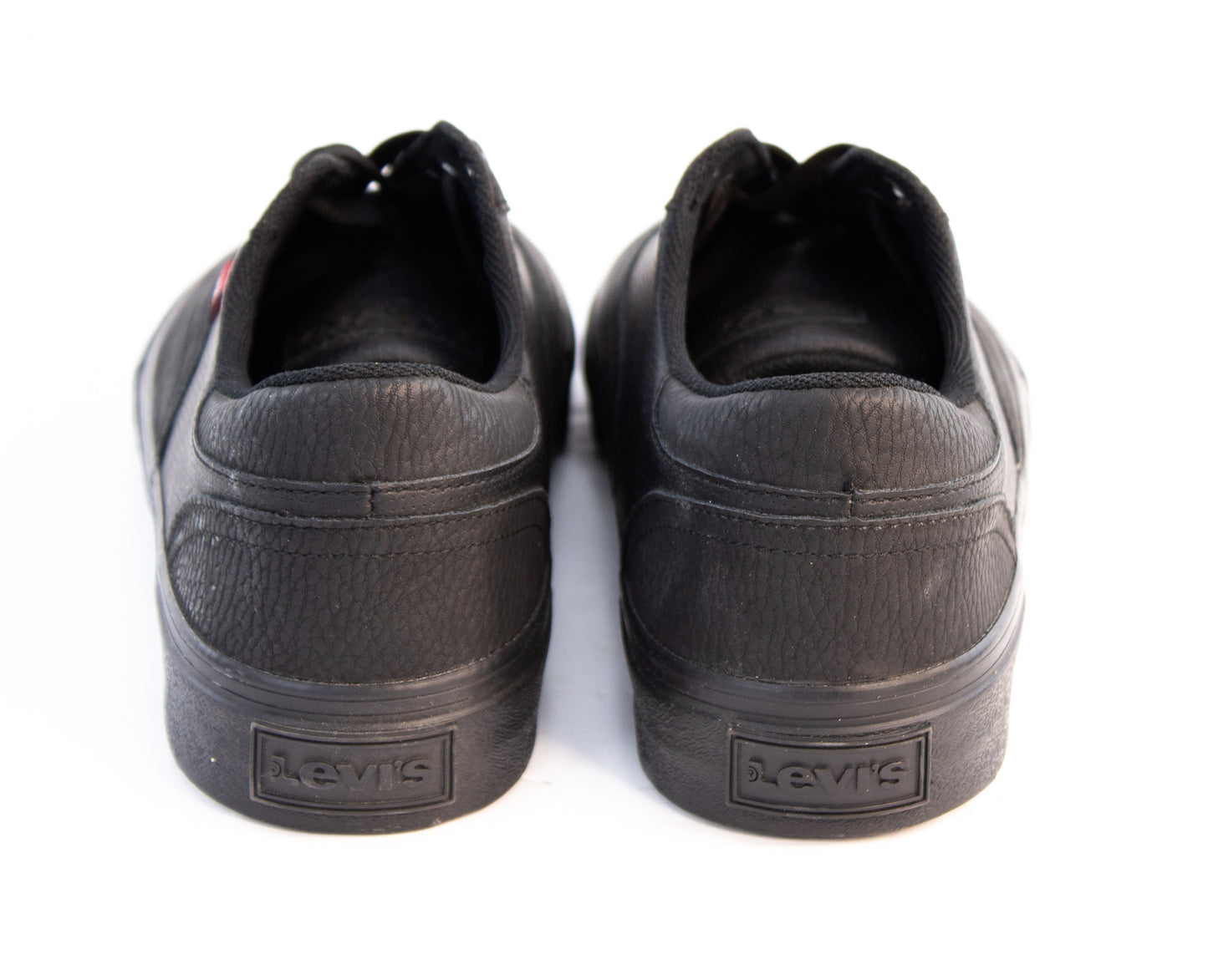 Levi’s Black Low-Top Sneakers | Men’s Size 8 | Classic Casual Skate Shoes