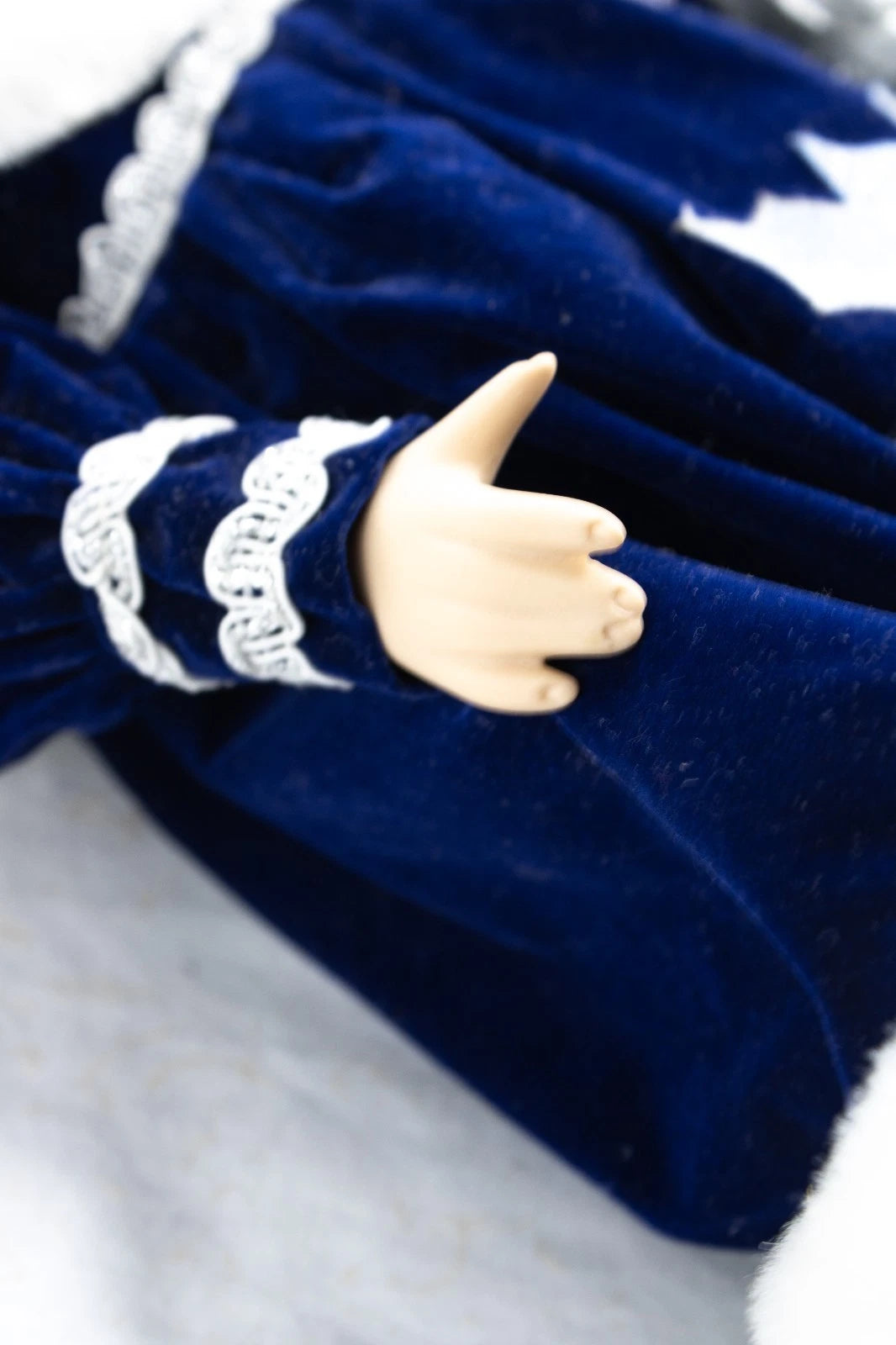Dan Dee Collector’s Choice Winter Holiday Porcelain Doll Blue Velvet Coat 18" VT
