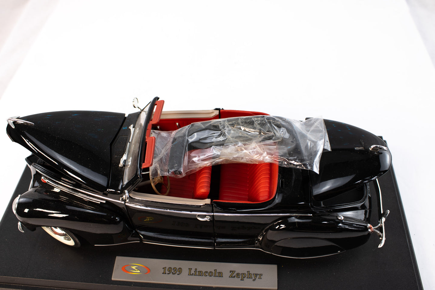 1939 Lincoln Zephyr Convertible Diecast Model – 1:18 Scale – Signature Models