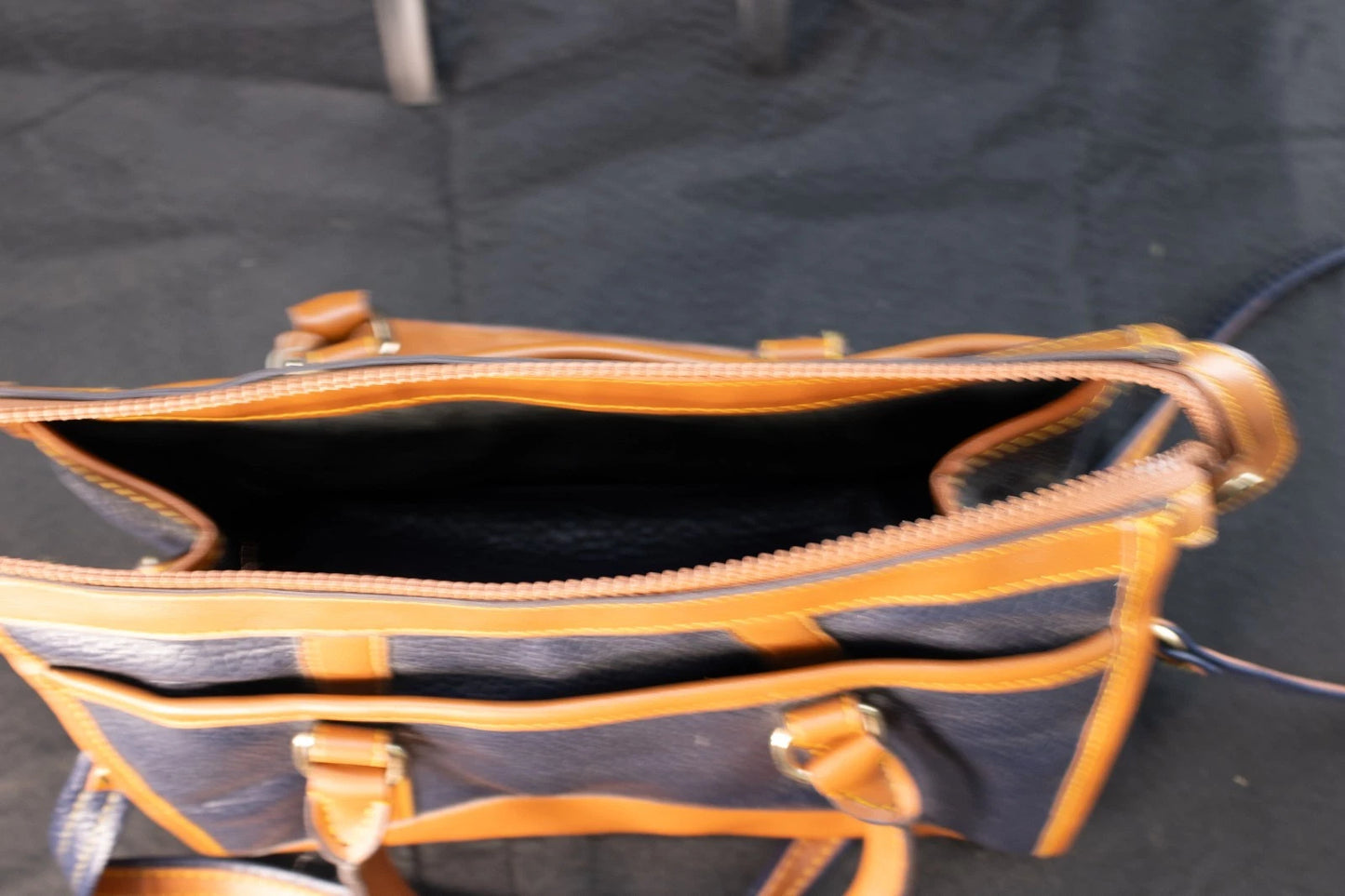 🦆 Vintage Dooney & Bourke All Weather Leather Satchel – Navy & British Tan