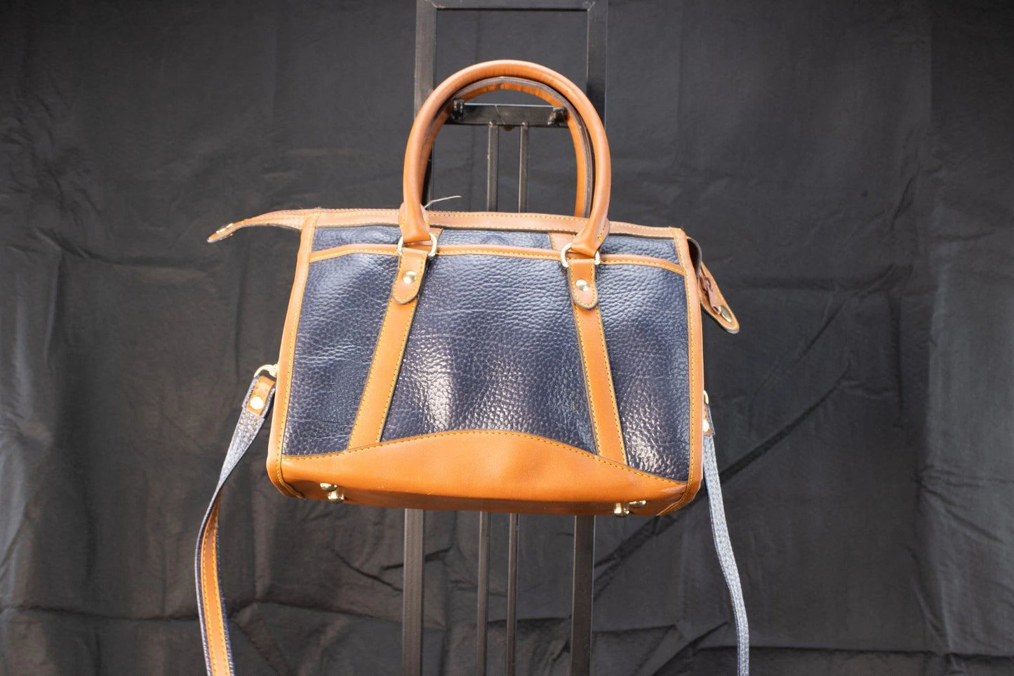 🦆 Vintage Dooney & Bourke All Weather Leather Satchel – Navy & British Tan