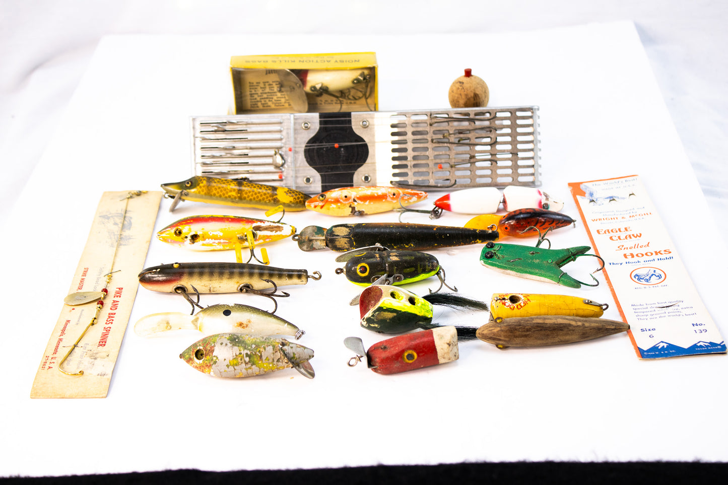 Antique Wooden Fishing Lures Lot Heddon Pike Minnow River Runt Jitterbug