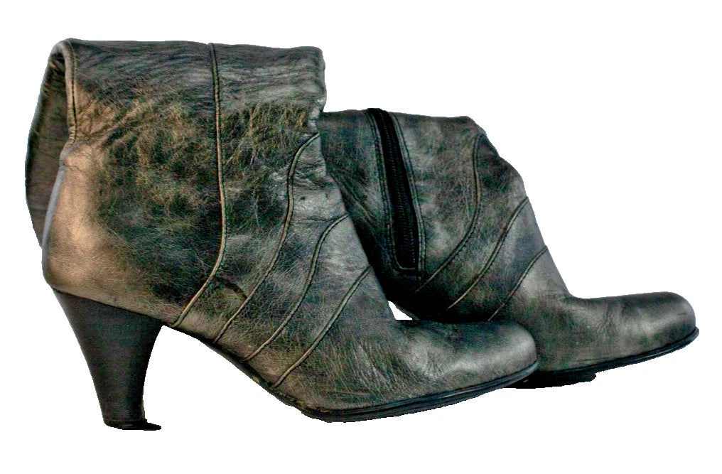 🔥 "BORN" Brand Black Leather Tall Boots – Sleek Heels (Size US 8.5 )