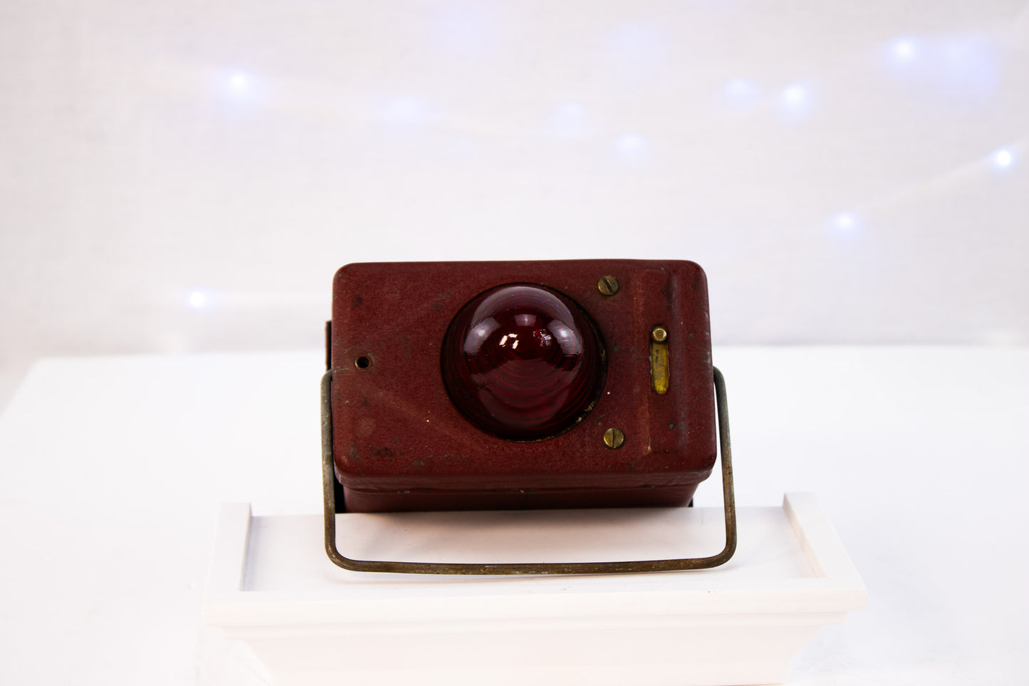 Vintage Red Industrial Warning Light – Metal Signal Beacon with Glass Lens Description