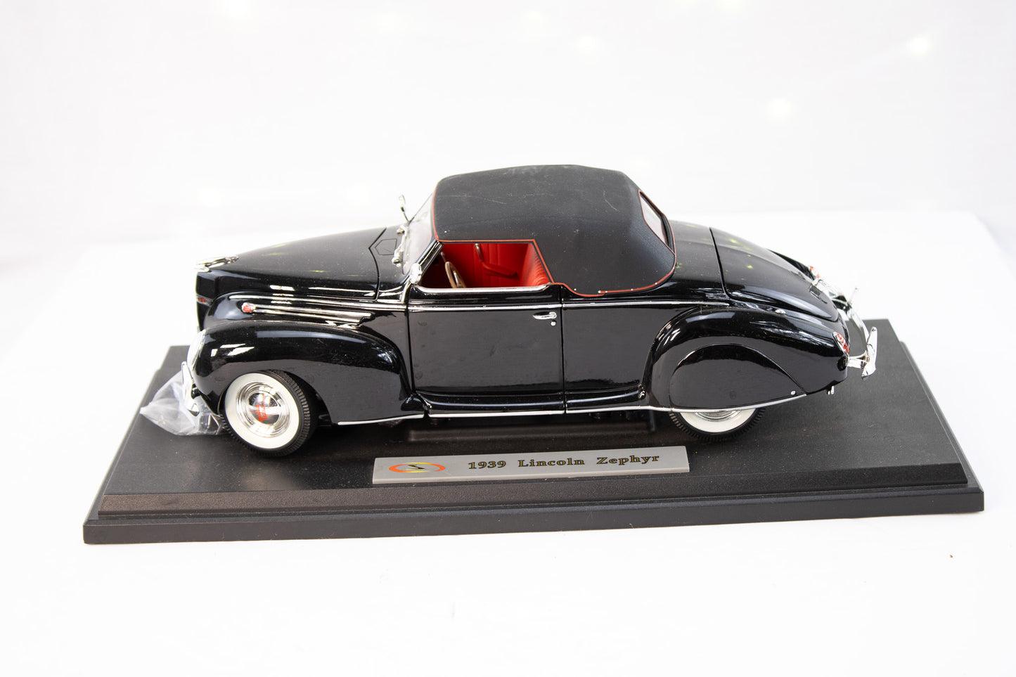 1939 Lincoln Zephyr Convertible Diecast Model – 1:18 Scale – Signature Models