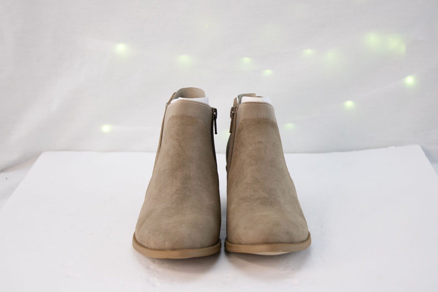 Simply Vera Vera Wang “Skylark” Sand Ankle Booties – Women’s 6.5