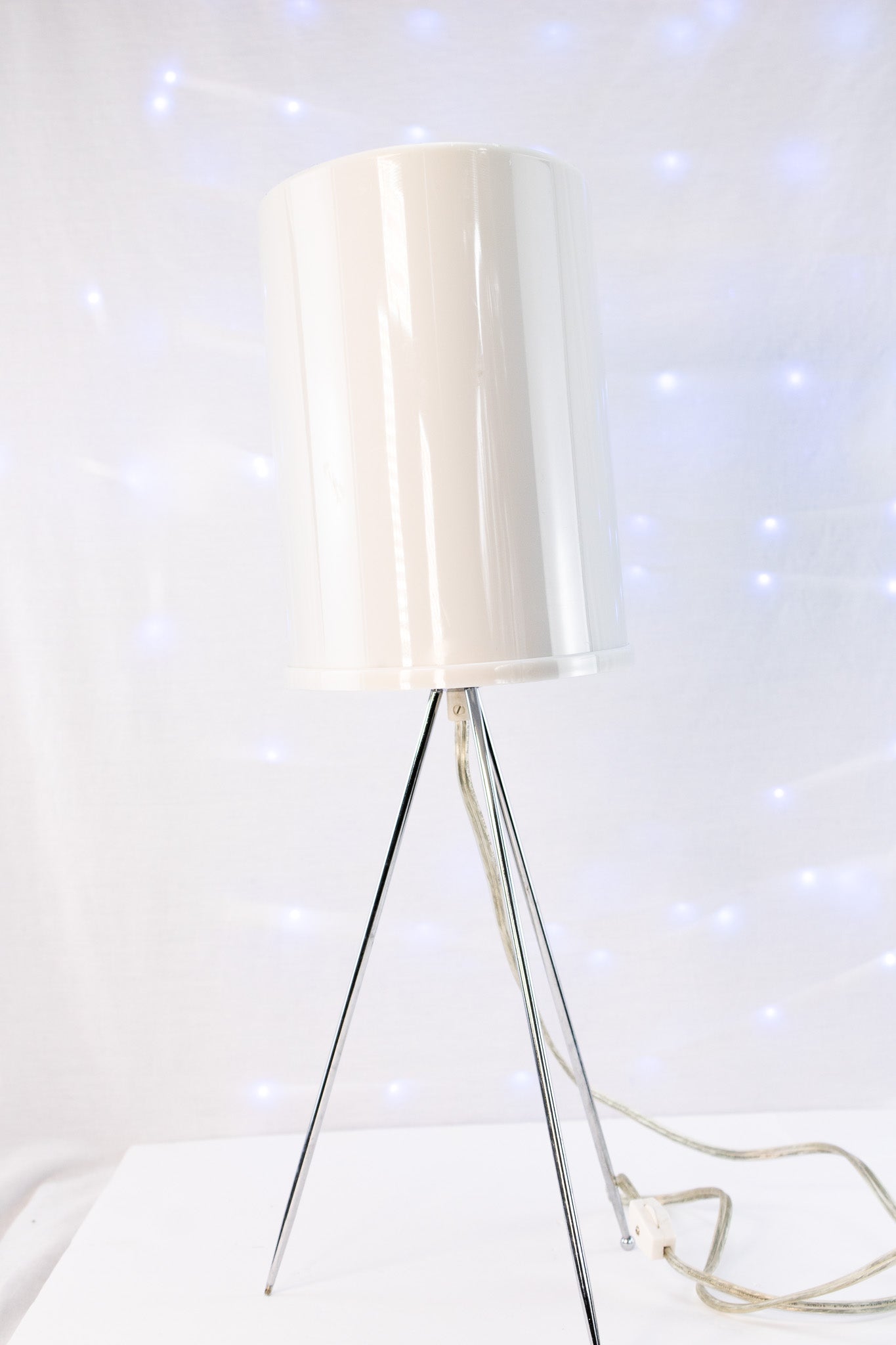 Modern Tripod Table Lamp with White Drum Shade – Chrome Accent Lighting