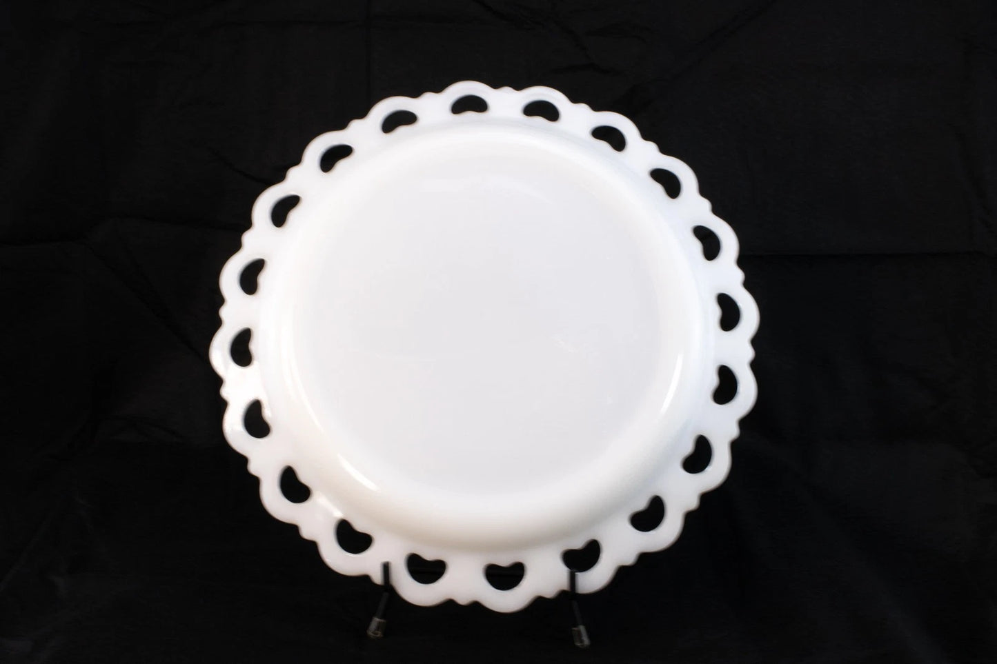 ✨ VINTAGE MILK GLASS HEART LACE SERVING PLATE — PRISTINE CONDITION, c.1950s ✨