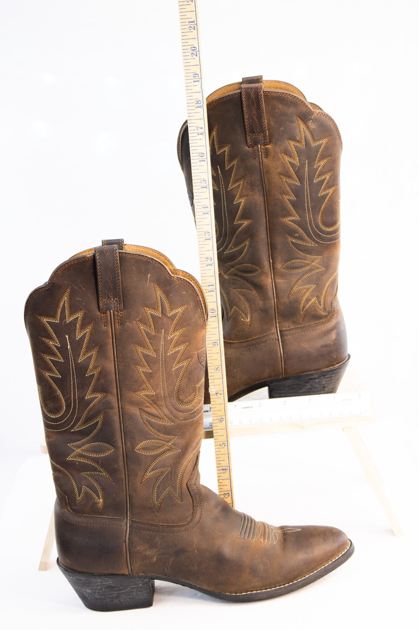 Ariat Men’s Brown Leather Western Boots | Size 9B Distressed Cowboy Boots