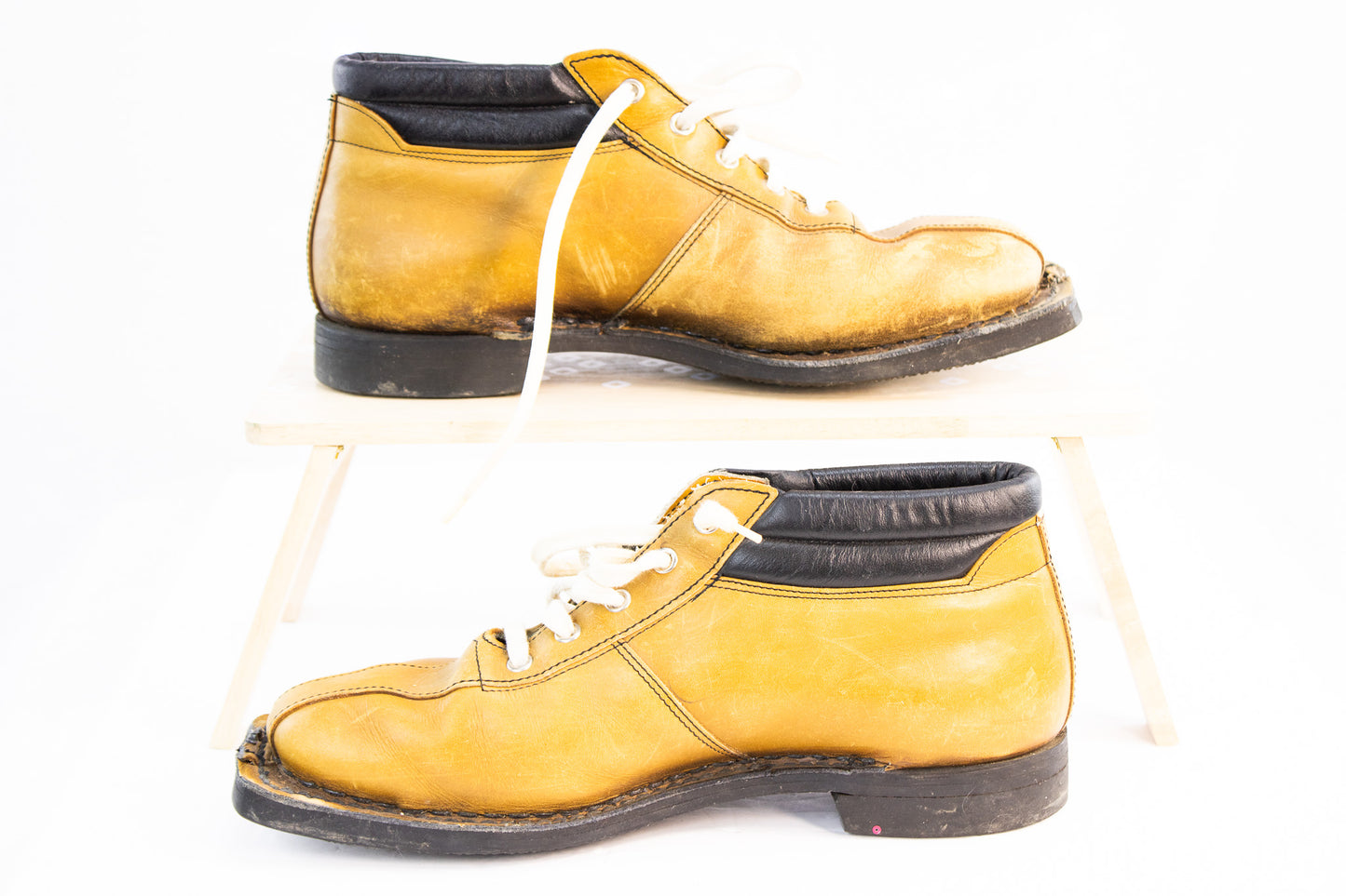 Vintage Johnston & Murphy Leather Chukka Boots Mustard Gold USA Norway 1970s