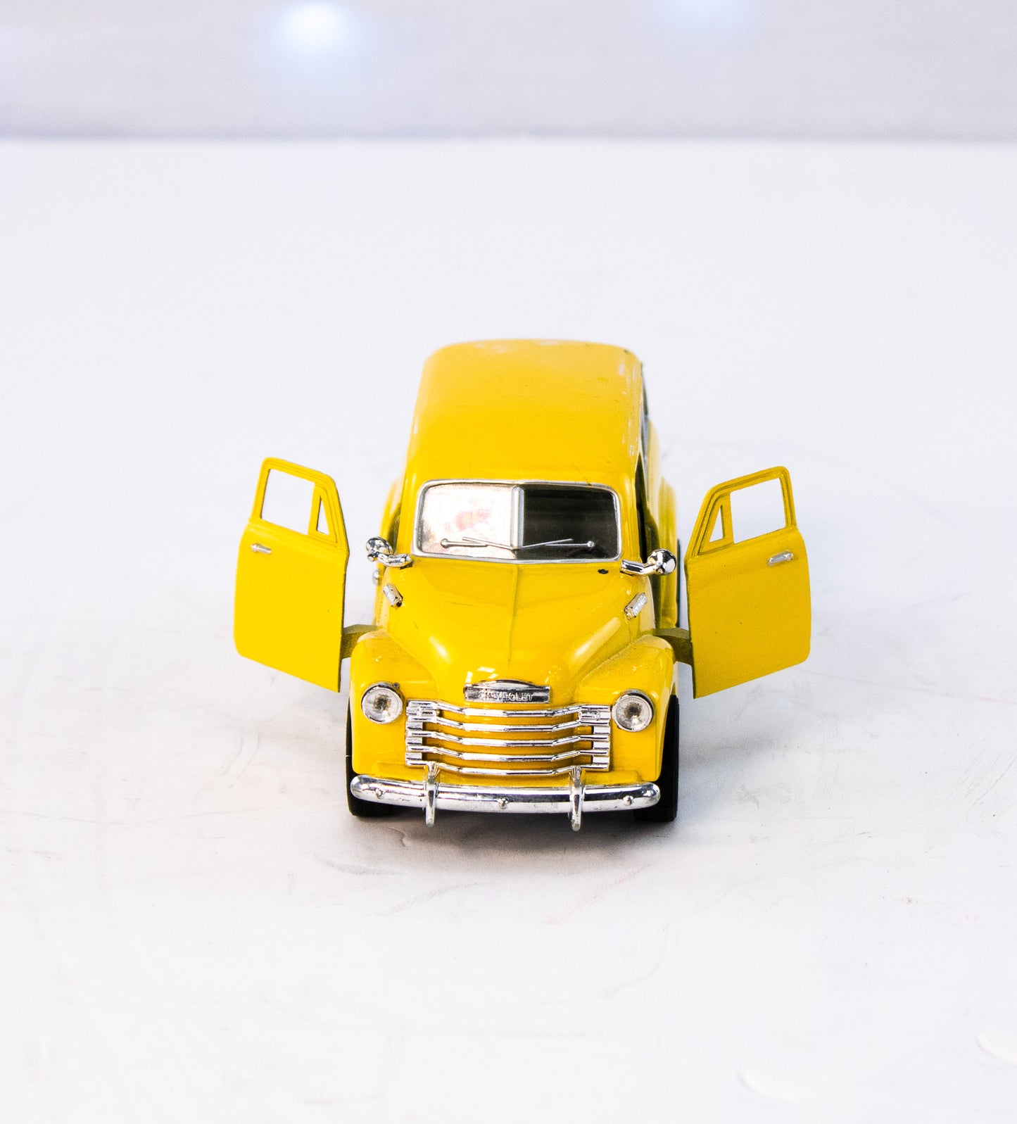 Vintage Yellow Diecast Vehicle Set – Mobil Oil Truck + Wagon (2-Piece)