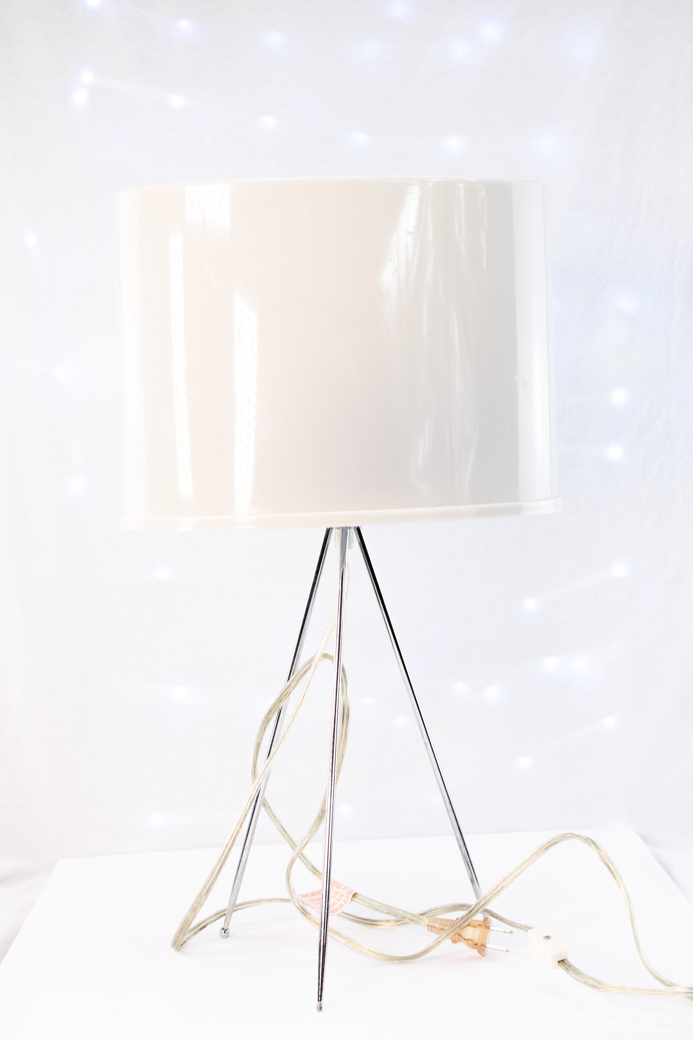 Modern Tripod Table Lamp with White Drum Shade – Chrome Accent Lighting