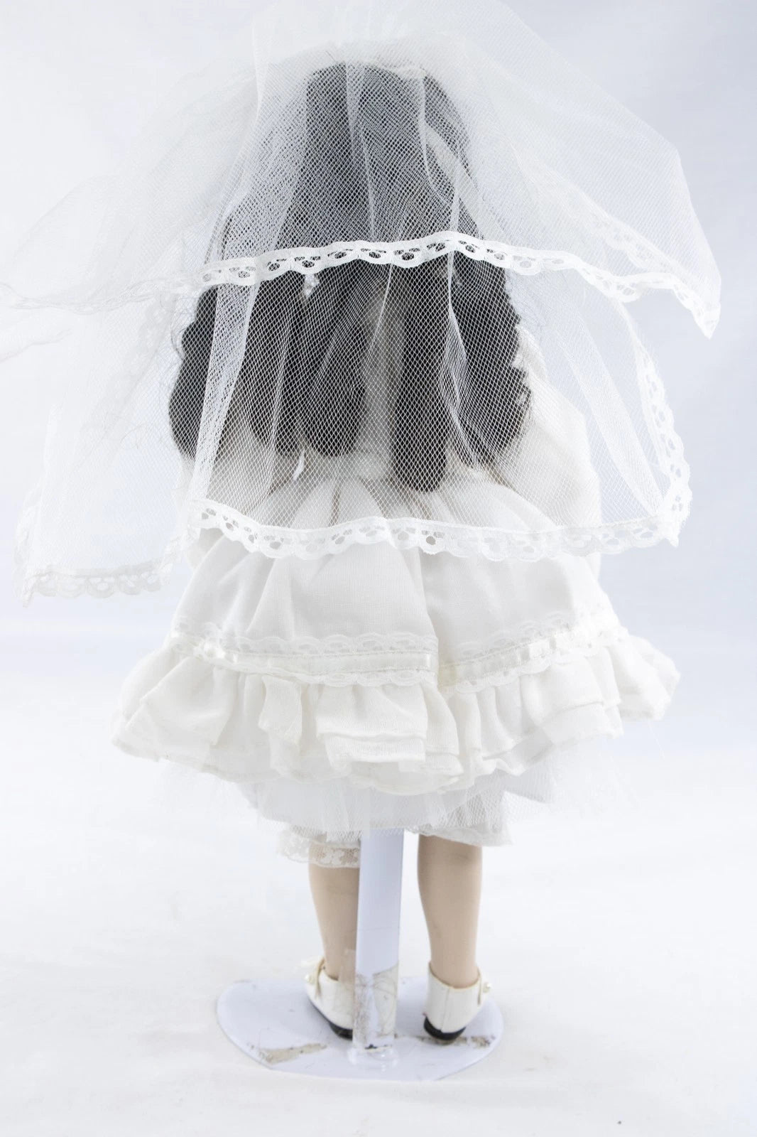 Vintage Porcelain Bride Doll with White Dress & Veil – F&D 16"