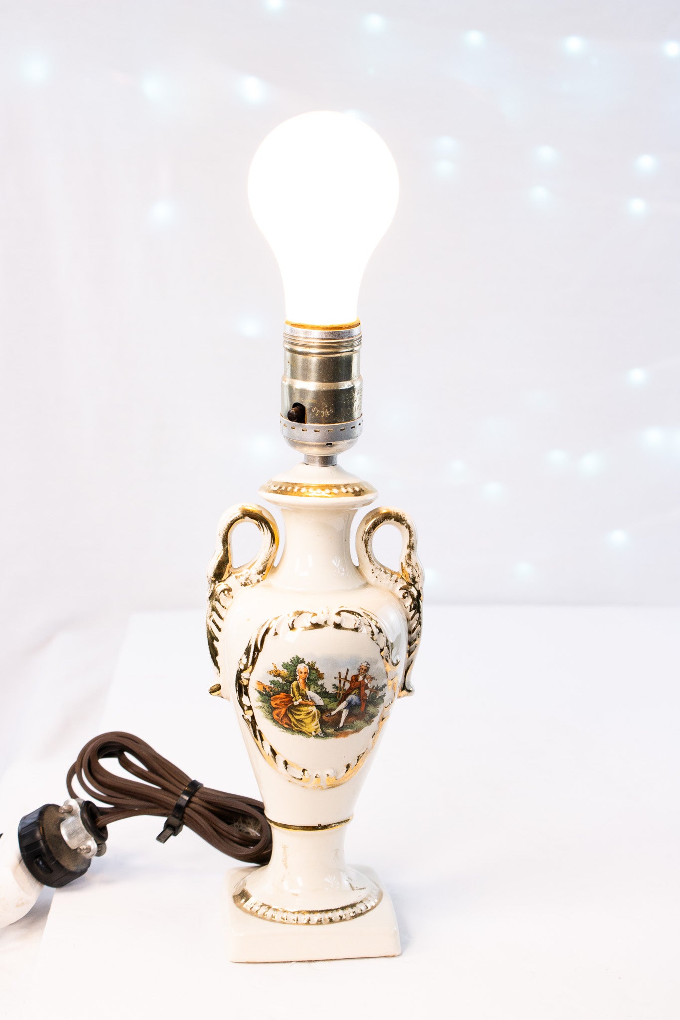 Vintage Porcelain Urn Table Lamp Gold Gilt Classical Pastoral Scene 18”