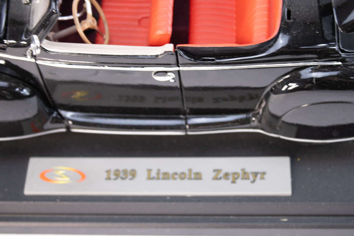 1939 Lincoln Zephyr Convertible Diecast Model – 1:18 Scale – Signature Models