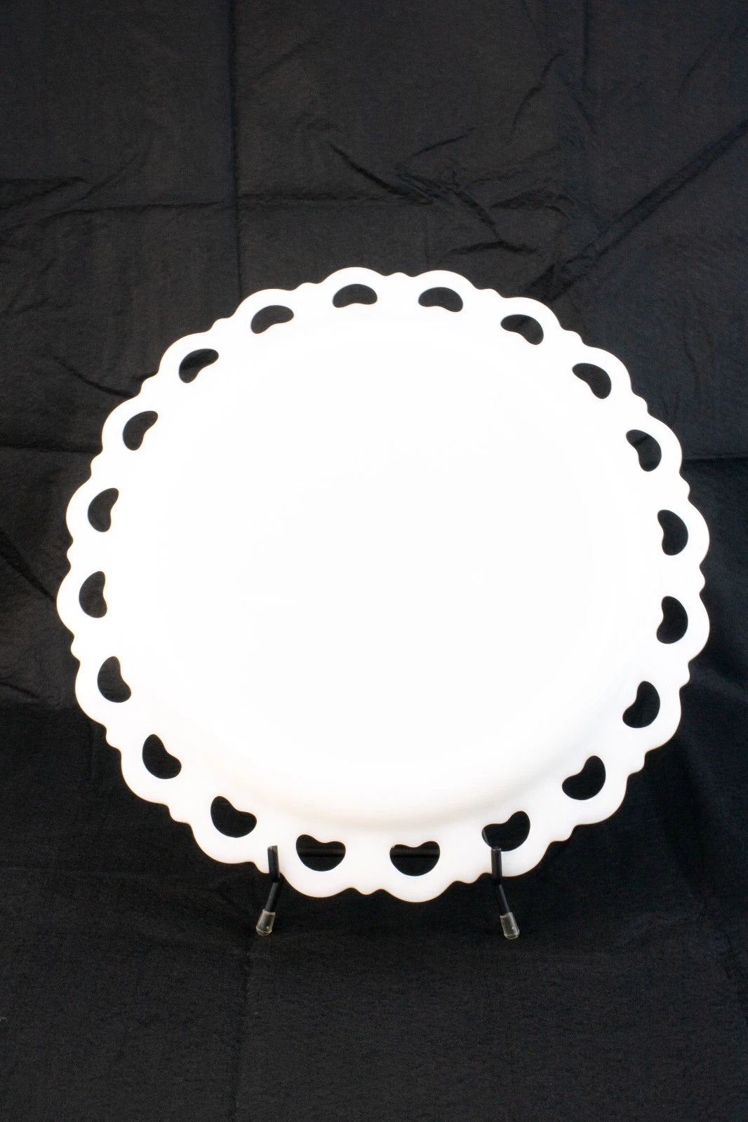 ✨ VINTAGE MILK GLASS HEART LACE SERVING PLATE — PRISTINE CONDITION, c.1950s ✨