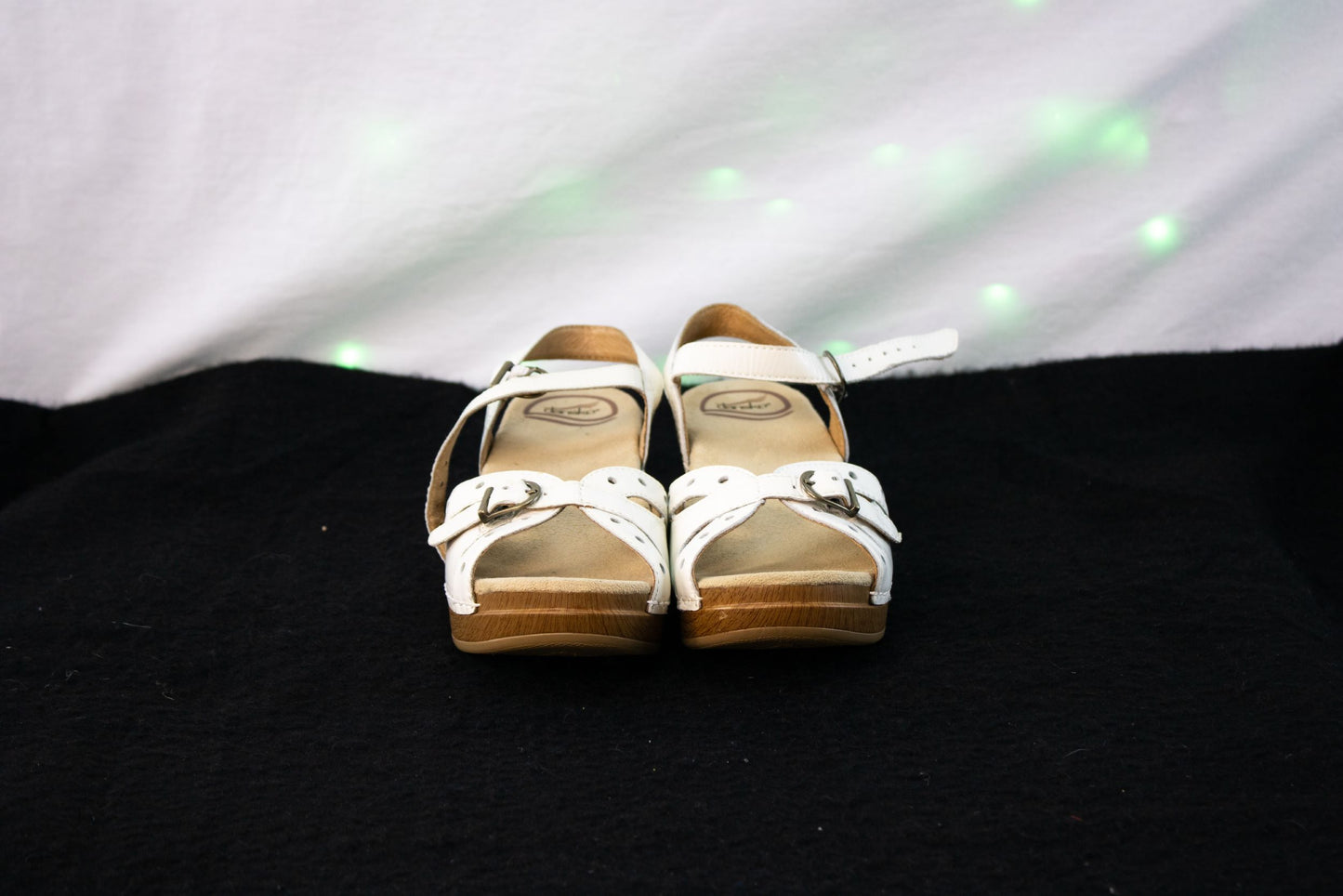 Dansko Sissy White Crinkle Patent Sandals EU 36 US 5.5–6 Wood Sole