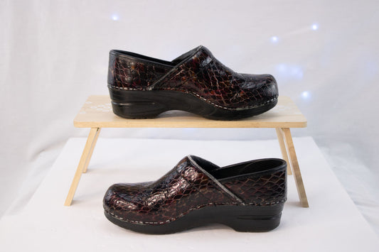 Sanita Danish Clogs EU 38 US 7–7.5 Croc Embossed Leather Slip-On Shoes