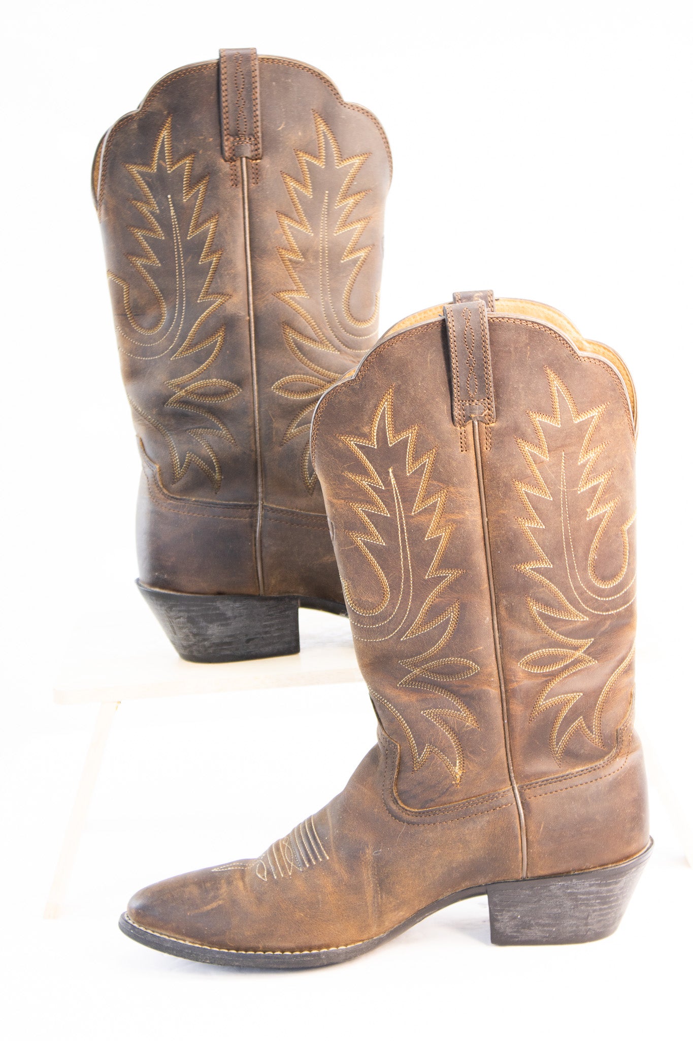 Ariat Men’s Brown Leather Western Boots | Size 9B Distressed Cowboy Boots