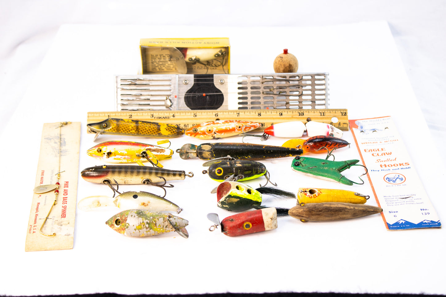 Antique Wooden Fishing Lures Lot Heddon Pike Minnow River Runt Jitterbug