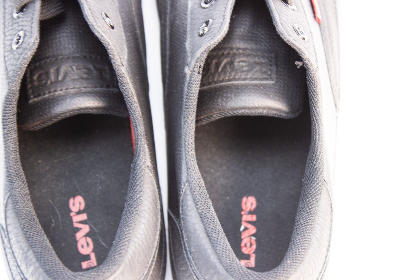 Levi’s Black Low-Top Sneakers | Men’s Size 8 | Classic Casual Skate Shoes