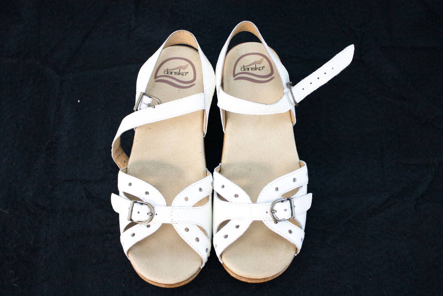 Dansko Sissy White Crinkle Patent Sandals EU 36 US 5.5–6 Wood Sole