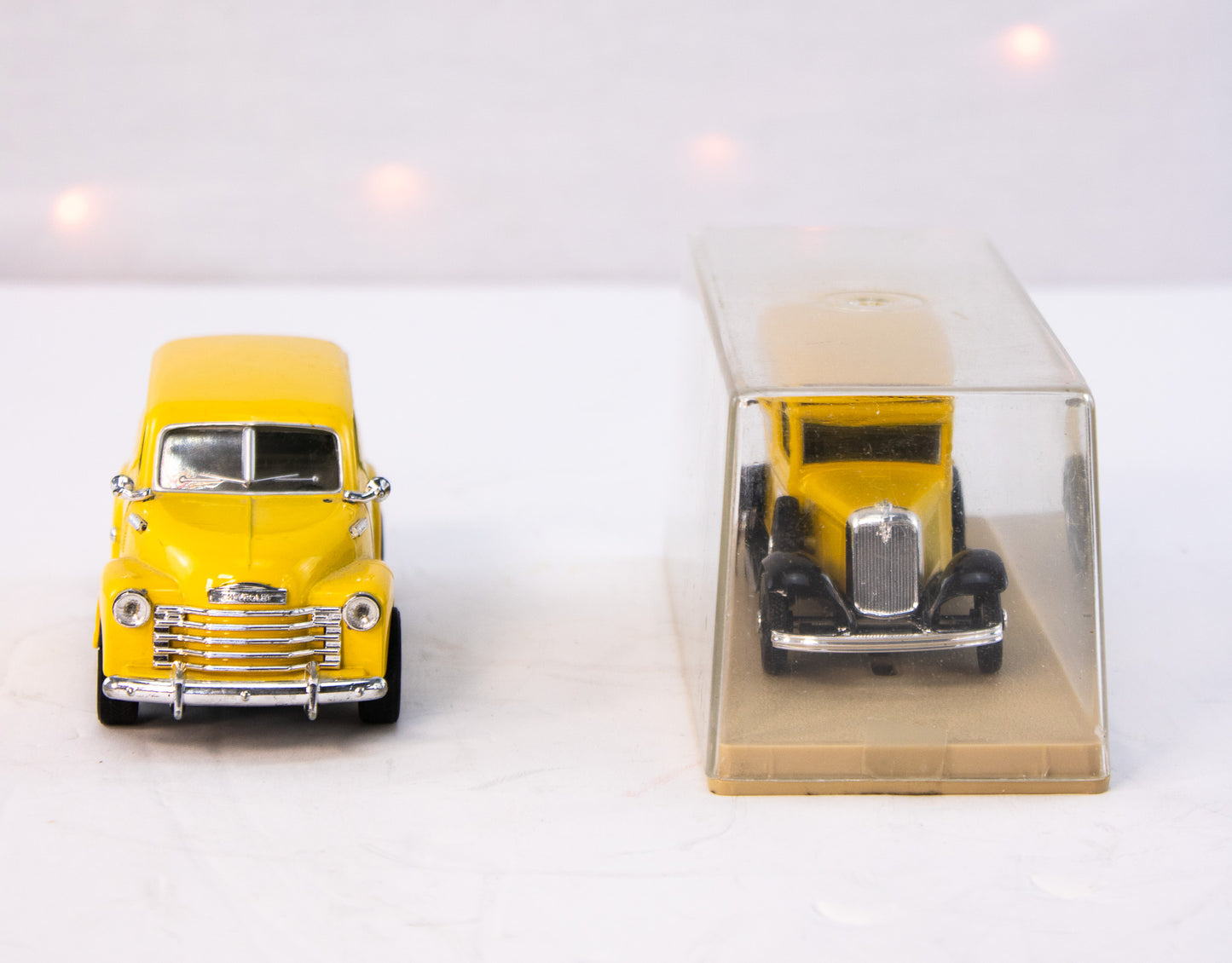 Vintage Yellow Diecast Vehicle Set – Mobil Oil Truck + Wagon (2-Piece)